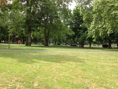 おさんぽしていると、公園がありました。
ボンの町は緑が多いです
ボン大学が近いので若者たちがたくさんいました。