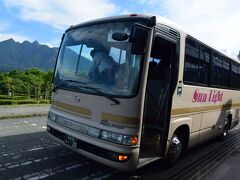 7：56
宿泊先休暇村南阿蘇から、貸切バスに乗ります。