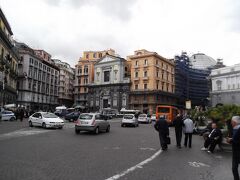 かわいいナポリの町並み。車は多くて乱暴でしたが･･･