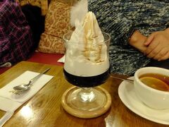 「珈琲グルメ」でコーヒーゼリー。アイスのタワーが（`･ω･´）