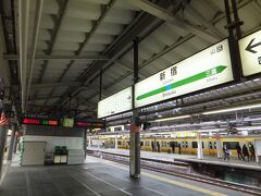 スタートは新宿駅。中央本線に乗って向かうことにします。
秋の行楽シーズンなので高速バスですとやや渋滞が心配です。
