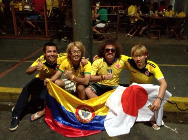 夜は路上がクラブ状態に！<br />さすがワールド杯！