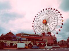 到着後レンタしてアメリカンビレッジへ。（天気は曇りでどよーんと。。。）