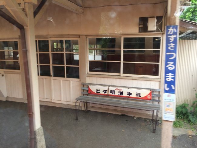 ベンチの広告も古い？