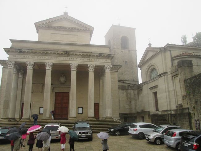 サンマリノの教会。サンピエトロ教会は建国の聖人サンマリノにささげた教会です。<br />