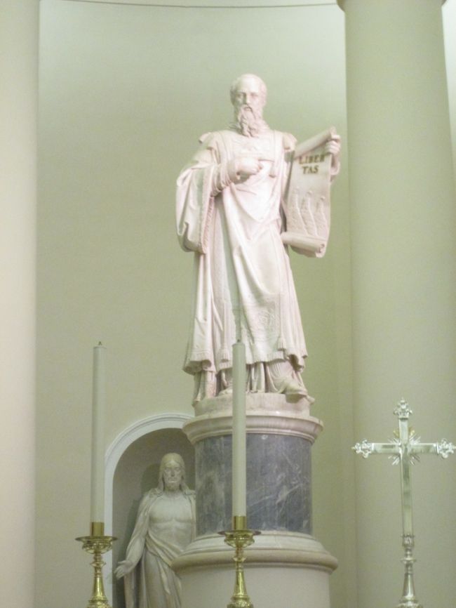 サンマリノ、建国の聖人サンマリノの像、サンピエトロ教会