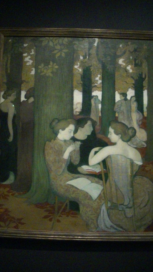 Mourice Denis<br /><br />Les Muses・・・<br /><br />2010国立新美術館に来ています。<br /><br />ミューズたち<br /><br />ドニ・ゴーギャンを崇拝し19世紀に<br />新たにナビ派を打ち立てた。<br /><br />9人のミューズたちはギリシャ神話<br />に登場する芸術を司る女神。<br /><br />ナビとはヘブライ語で預言者の意。<br /><br />何気に見ていますが、神話を描いて<br />いるので、意味があるのですね