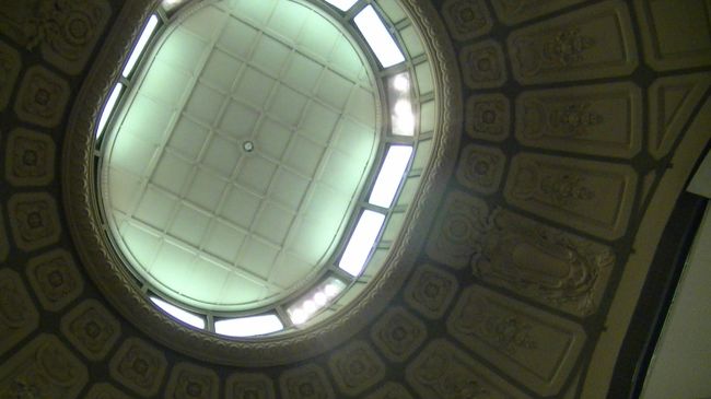 疲れると建物を眺めます。<br /><br />優しい光・・・