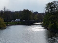 フェルセン橋(Fersens bro)と城公園(Slottsparken)の水路