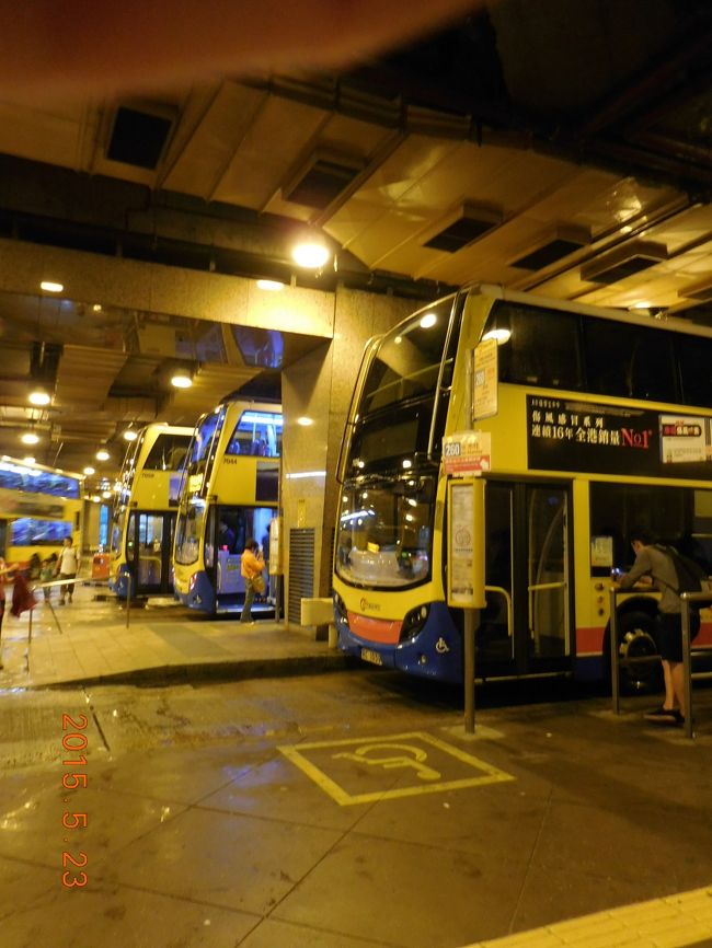 見学のあとはバスで赤柱へランチしに行きます。