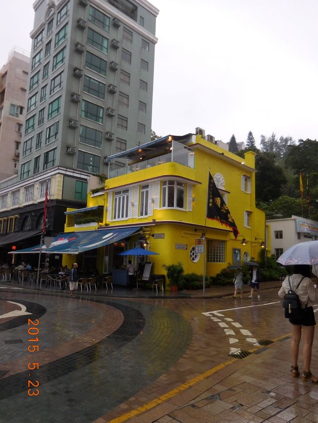 早々にランチをしに、ボートハウスへ・・・？<br />あれ・・・黄色？？？<br />やっぱりブルーがいいよね〜<br />