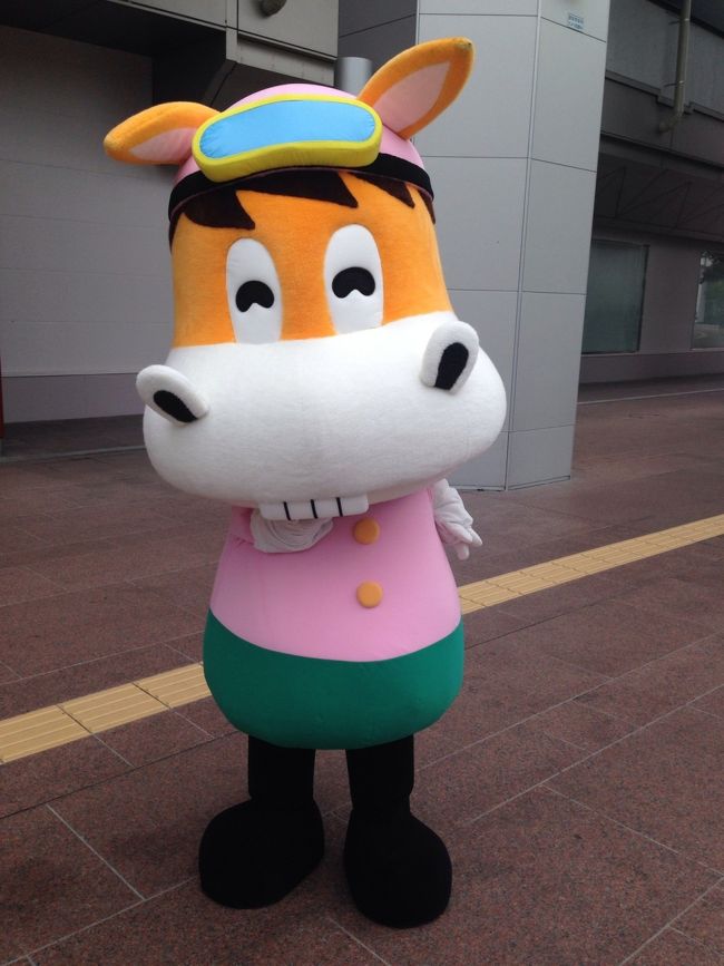 兼六園からタクシーで金沢駅に戻ってきたら、競馬場？のゆるキャラ「ハッピー君」が・・・。