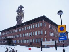 市庁舎(Stadshuset)とヤルマル・ルンドボーム通り(Hjalmar Lundbohmsvägen)