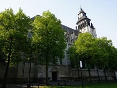 ノートルダム・ド・ラ・シャペル教会。

なぜか開いていなかったので、外観だけ。