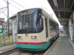 南富山駅前電停にて。ここから市電で市内に向かいます。
