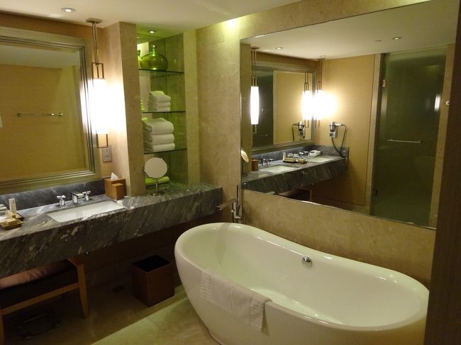 お部屋のバスルームです。