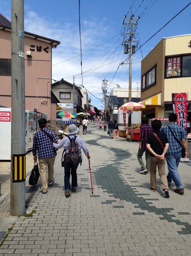 身軽になって、東尋坊へ。<br />お土産屋さんがいっぱいあり、イカ焼きのいい匂いがぁ