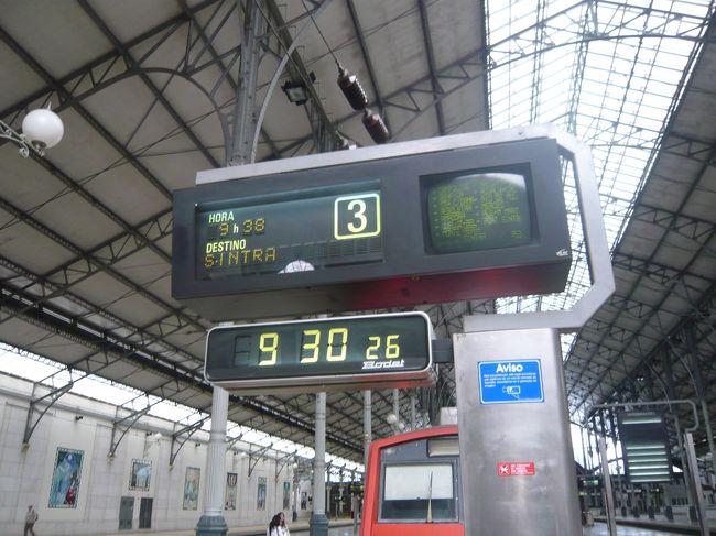 現在９時３０分。<br />３８分発の列車です。<br />シントラまでは４０分の列車旅。