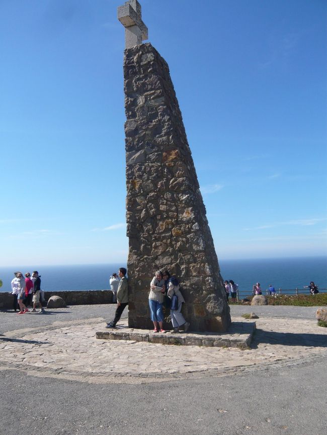 風が強くて吹き飛ばされそう。<br /><br />素晴らしい海、空、ユーラシア大陸最西端です。<br />感激！<br /><br />天気が良くてラッキー。