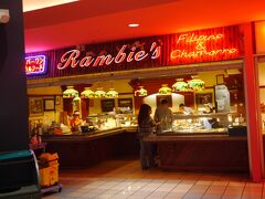 『Rambie's』

チャモロ料理のお店です。
グアムにはフィリピン人が多く住んでいるそうです。
なのでこのお店もチャモロ料理のみというわけでなく、フィリピン料理も置いています。
