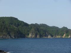 前回の北山崎の続きです。６月１日、田野畑村ホテル羅賀荘に宿泊。夜が訪れました。ホテルの夕食時間です。３１１のあの日３階迄津波が迫ったそうです。復旧工事後、頑張ってますね。