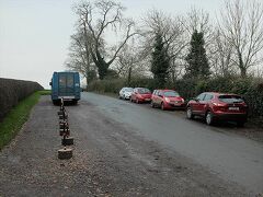 それでもニューグレンジ前の駐車場を兼ねた道に出た。

このままここに停めて行っちゃってもいいみたいだね。