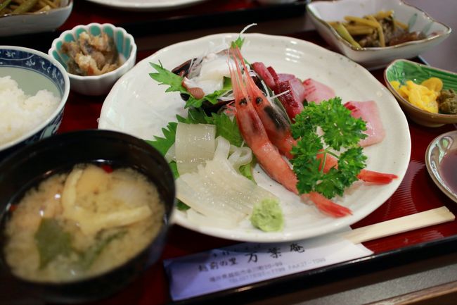 13：10　越前の里　味真野苑/万葉庵（まんようあん）<br /><br />網本直営で新鮮な魚が食べられるお店。<br />美味しくてお腹一杯。<br /><br /><br />刺身定食　1500円<br />駐車場有り