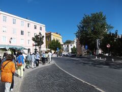 シントラです
世界遺産に登録され
イギリスの詩人ロード　バイロンが 「この世のエデン」とたたえた美しい景観
王宮へ歩きます