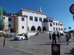 王宮の正面から
ゴシック様式・ルネッサンス様式
ムルデハ様式が混ざっている
リスボン大地震で被害を受けたが古風に再建された