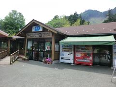 11:58
高速道路を走って、伊予の国(愛媛県)に入りました。
山あいにある、馬立パーキングエリアで昼食にしましょう。

31竹林寺→馬立PA‥60km・0:50