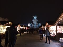 美術史美術館と自然史博物館の間にあるマリアテレジア広場のクリスマス市。
ここは飲食もある割にはそんなにいつも混んでいないのでおすすめ。