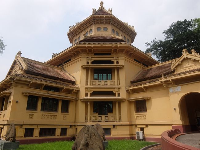 国立歴史博物館。インドシナ様式建築の代表格。<br />まさにこの建物自体が貴重な建造物です。