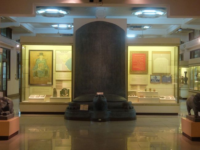 亀がめちゃくちゃ大きい石碑を背に乗せています。文廟にもありましたが大きさが全然違います。