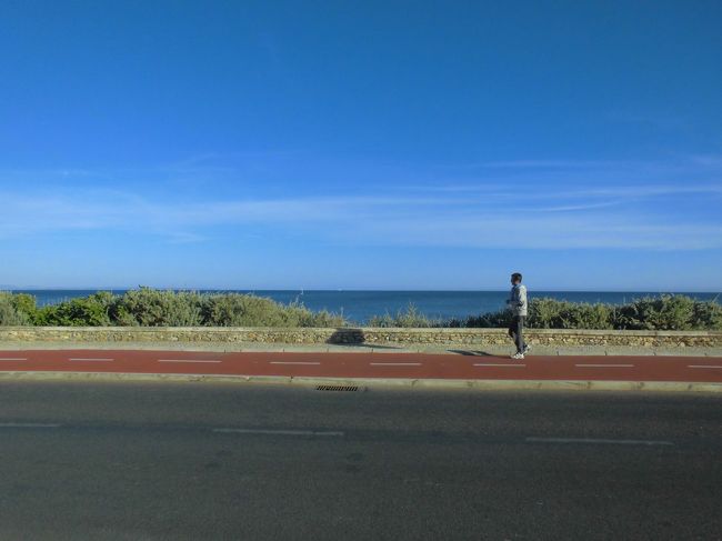 どこまでも青い空と海。<br />ロカ岬と違って穏やかです。