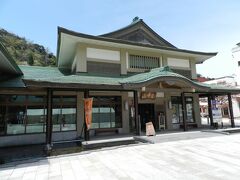 「菊の湯」い併設している「山中座」。
その名の通り劇場になっていて、山中節の唄や芸妓の踊りなども上演されています。