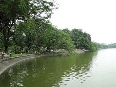 ホアンキエム湖。
