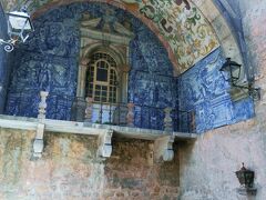 ポルタ・ダ・ヴィラの美しい城門をくぐると