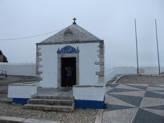 メモリアル礼拝堂
昔シカを追っていた貴族が霧の中にマリア様が現れ
止まると前は、断崖絶壁で感謝の意味の礼拝堂を立てたとの事