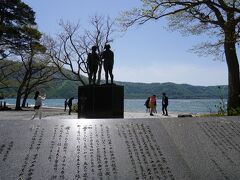 十和田湖と言えば「乙女の像」
風が強いなか、頑張ってここまで歩きました。