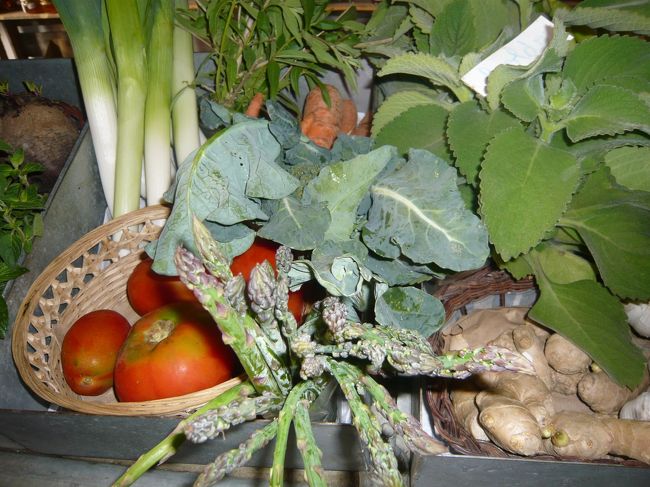 本屋さんには野菜や果物も売っていました。