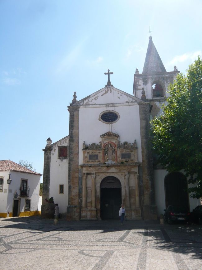 街の中ほどにある、サンタマリア教会。