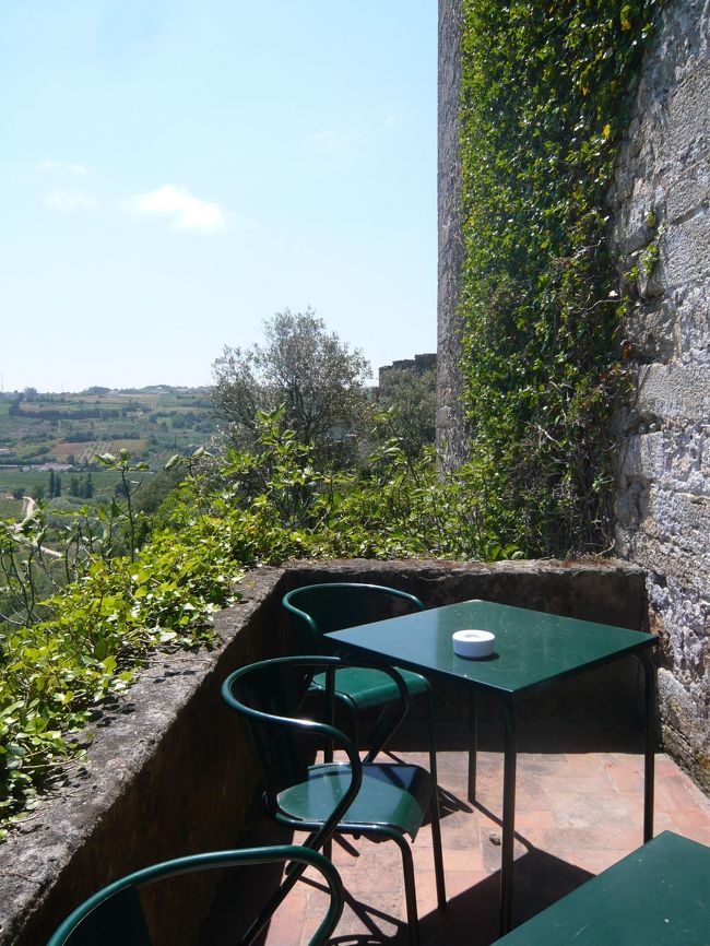 中に入っても誰もいません。<br />テラスに出てみました。素晴らしい景色です！