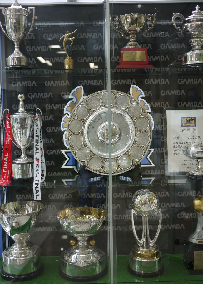 やっと去年のシャーレを近くで見れました！！ｽﾊﾞﾗｼｲ！！<br /><br />3冠揃い踏みです♪♪♪