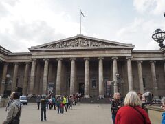 大英博物館に到着〜
閉館時間まで残り30分しかなかったけど、明日も来るので行けるところまで行こう。
大英博物館や、翌日訪れるナショナルギャラリーは、無料Wi-Fiが使用できてとても便利でした。
ロンドンはパリよりも、道端の無料Wi-Fiが充実していたように思います。