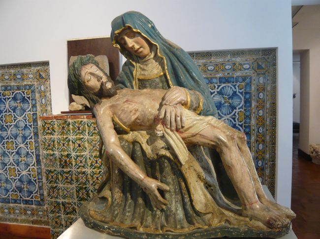 １時から昼休みに入るようなので、入館。<br />入場料は取らなかったので、帰りに募金箱に小銭を入れました。<br /><br />アズレージョとピエタ。