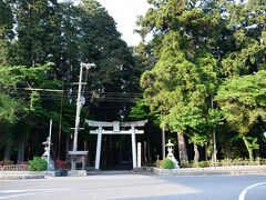 土山宿の東の入口から少し北側にある田村神社です。

歌川広重の東海道五十三次　土山宿　『春の雨』の絵は、ここを描いたものです。

では、この辺りで引き返します。