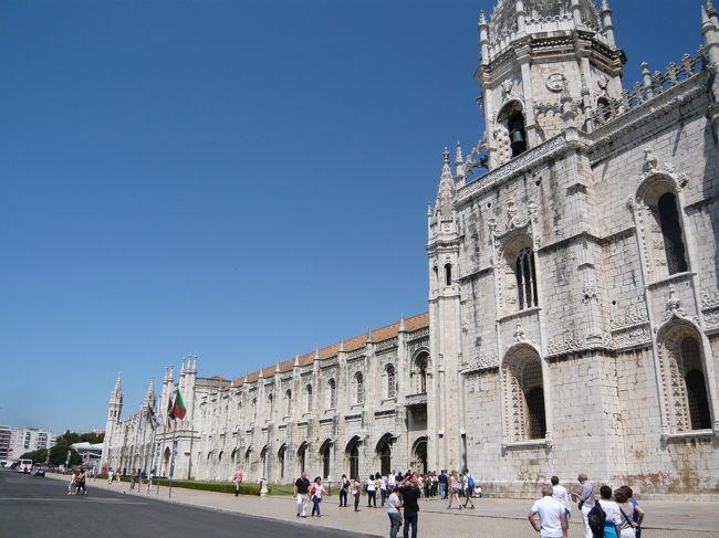 ジェロニモス修道院。<br />大きいです。