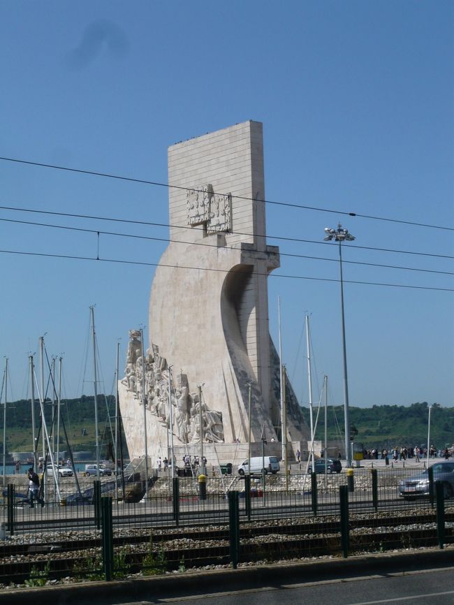 発見のモニュメント。<br />道を渡らなければいけないので、近くまで行きませんでした。