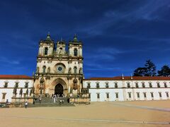 小さな町アルコバサに君臨するのは
1153年に建てられた巨大なシトー派修道院