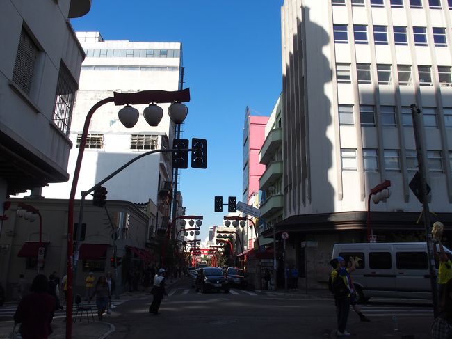 １５年ぶりにLiberdadeの日本人街へ行ってみたけど、日本人はかなり減ってた。その時に泊まった日本人宿もなくなってたし、時代の流れを感じる。